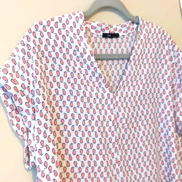 Patterned Blouse - Picture 2 of 4